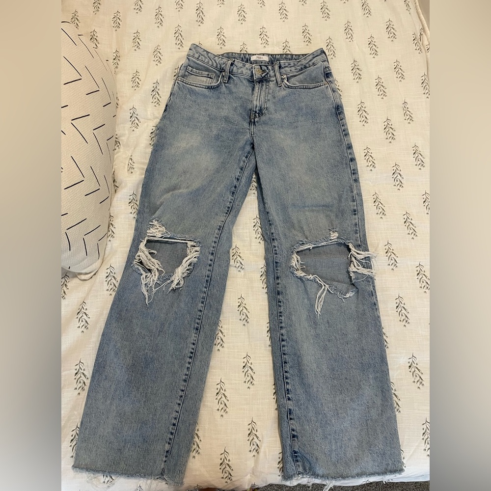 Forever 21 High Waisted Straight/Flare Jeans. Size 27.